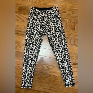 Victoria secret Capri leggings with pockets on the side